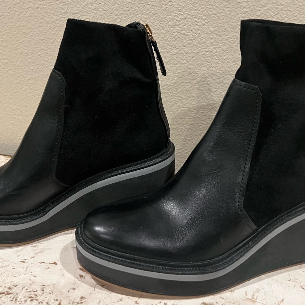 Louise et Cie Black Wedge Boots with back zipper